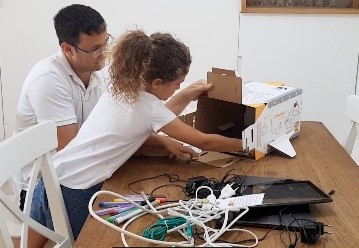 תלמידה בתכנית חללית המיחזור
