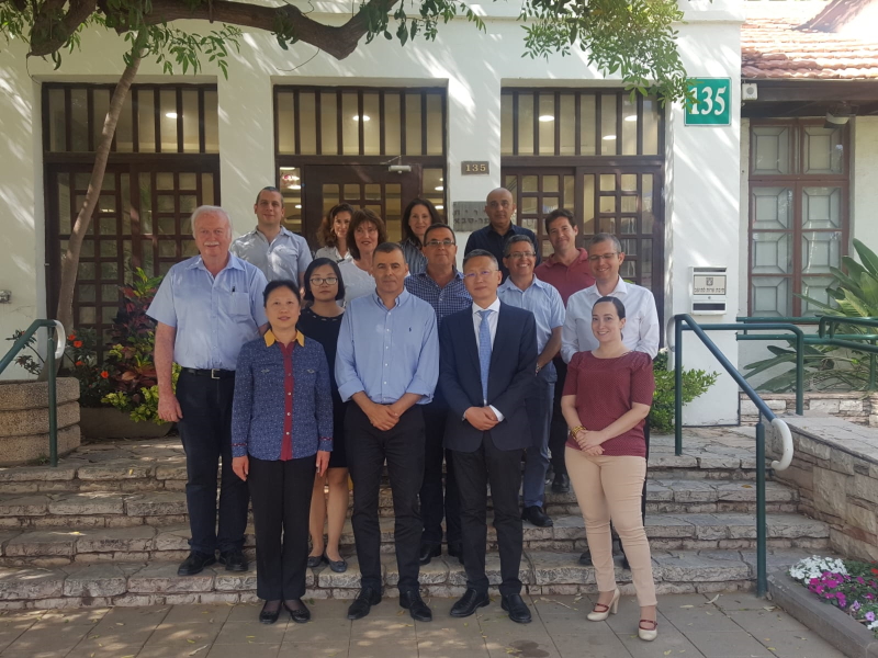 חברי משלחת מהעיר ג'ינאן בביקורם בקיץ האחרון בכפר סבא