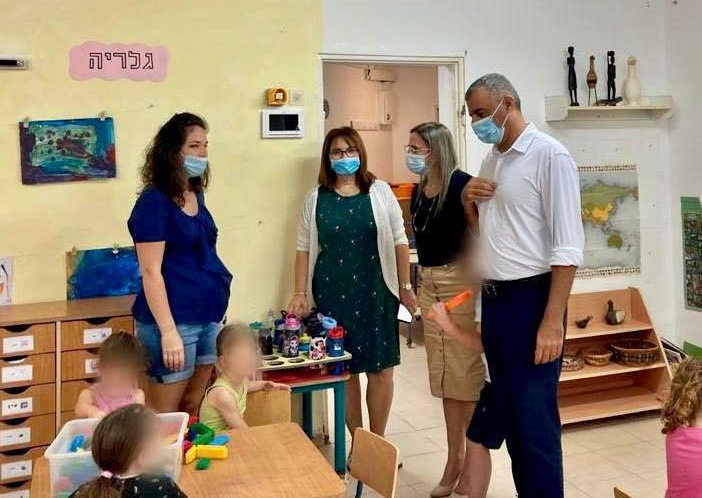 ראש העיר רפי סער מבגר בגן ילדים