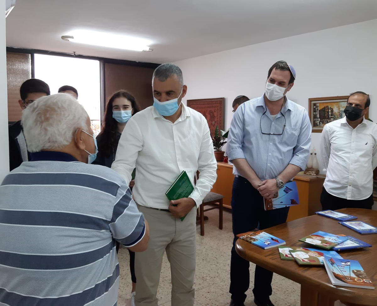 ראש העיר משתת, במבצע חלוקת ההגדות