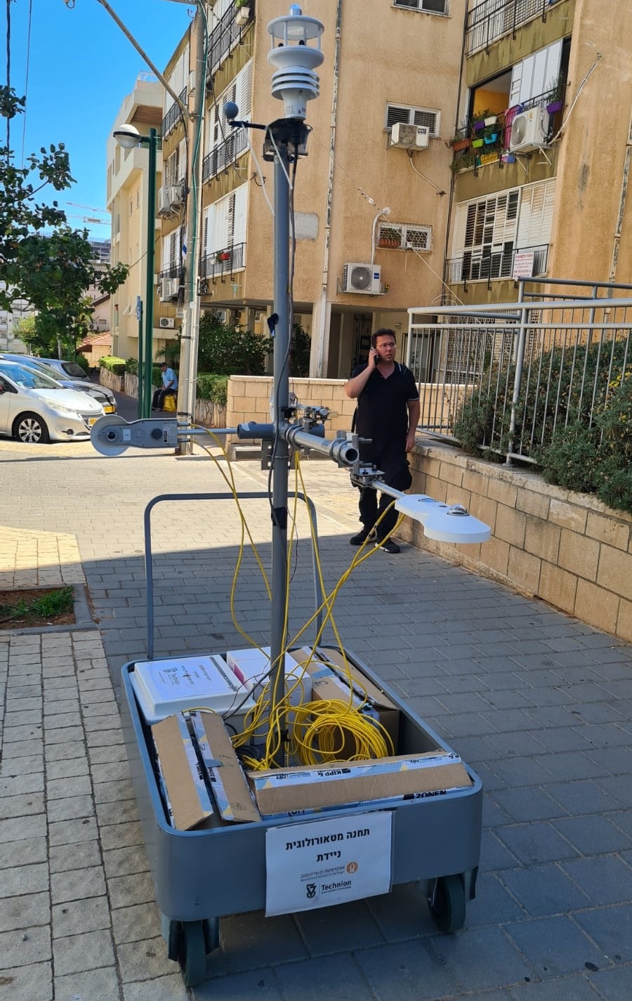 עגלה מטאורולוגית למדידת חום 