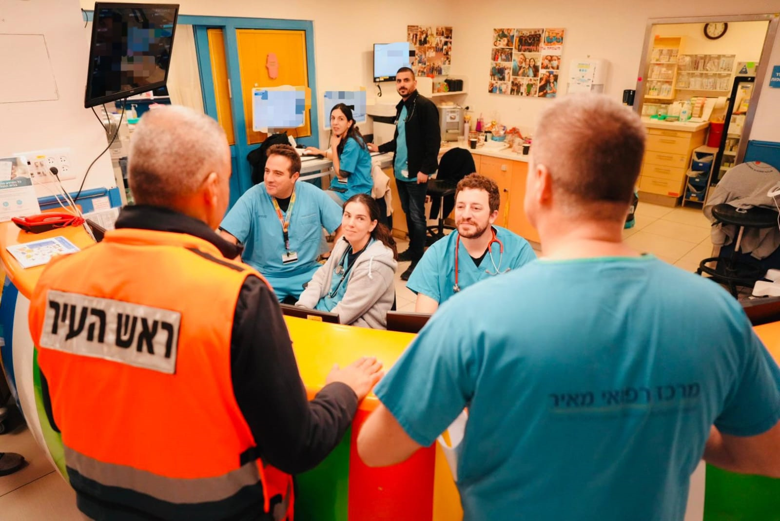ראש העיר רפי סער במהלך הסיור בבית החולים מאיר