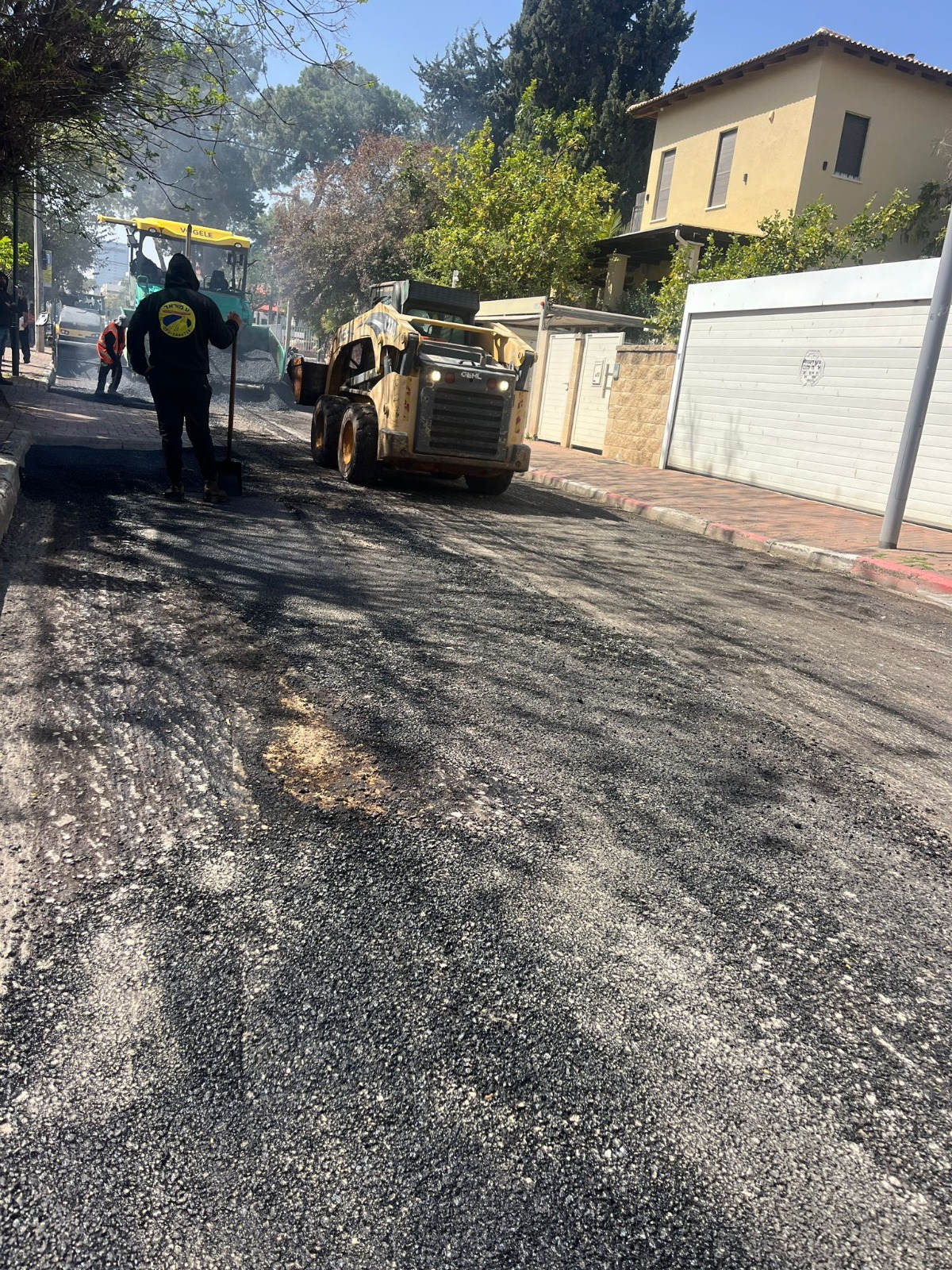 עבודות קרצוף וריבוד ברחובות טרומפלדור וסירקין בכפר סבא