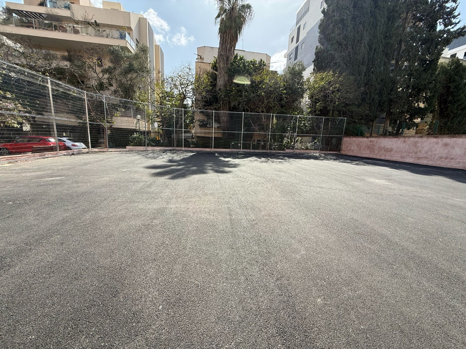 מגרש הספורט ברחוב נחשון לפני החידוש