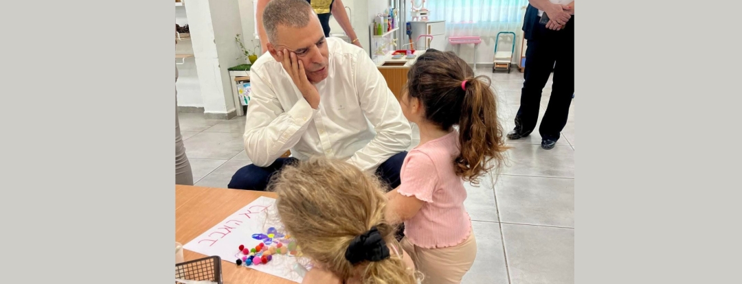 ראש העיר כפר סבא בביקור בגן ילדים בעיר