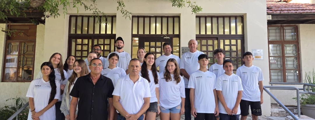 חברות וחברי המשלחת עם ראש העיר וסגנו. צילום: עיריית כפר סבא