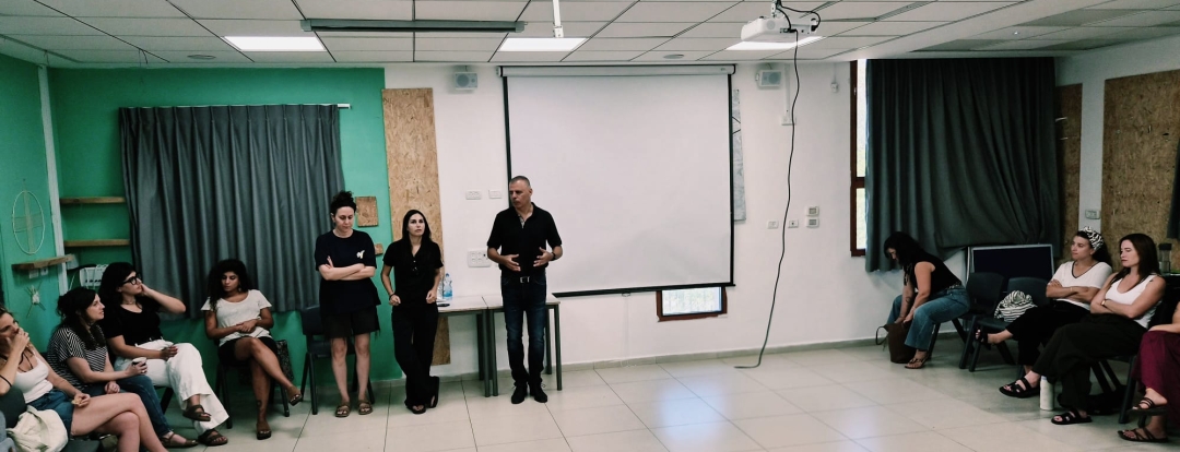 מפגש היערכות לפתיחת שנת הלימודים בבית הספר קשת