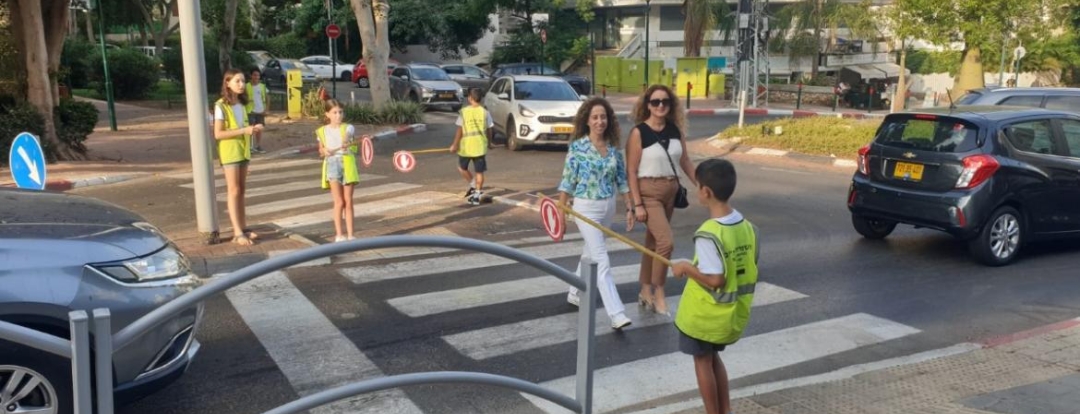 צועדים בבטחה לבית הספר