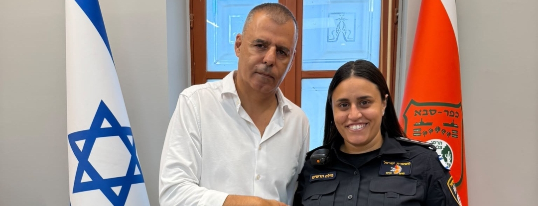 פקד הילה תרשיש וראש העיר רפי סער