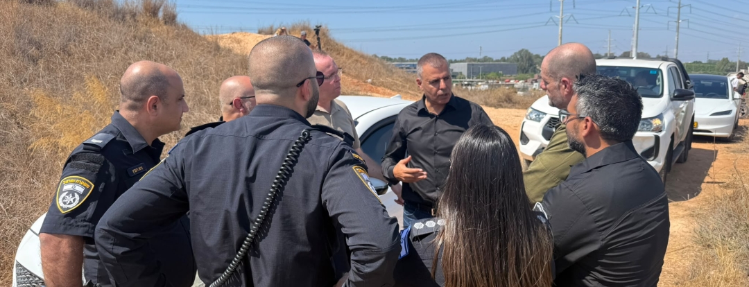 סיור ראש העיר עם כוחות הביטחון באזור קו התפר