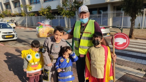 חוגגים פורים בכפר סבא (2).jpg