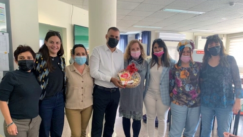 ראש העיר רפי סער וצוותי החינוך בביקור בבתי הספר