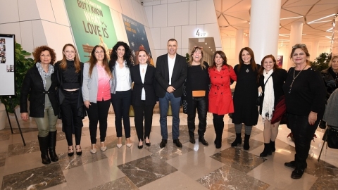 תמונה של משתתפות ומשתתפי אירוע ההוקרה למועצת נשים כפר סבא