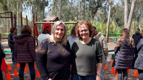 העובדות הסוציאליות דליה אהרון וכוכי עובדיה מאגף שירותים חברתיים בעיריית כפר סבא