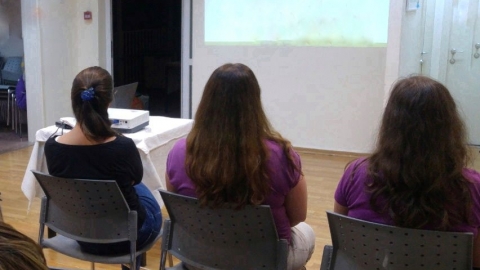 תמונה נושאית נשים בקבוצת תמיכה