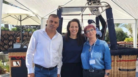 ראש העיר רפי סער עם אשת ראש הממשלה ליהי לפיד וחברת המועצה לירית שפיר שמר בכנס הנגישות הבין לאומי