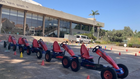 מיצג הדרכה לכל המשפחה בנושא בטיחות בדרכים בקריית ספיר כפר סבא