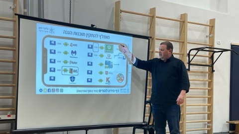 הרצאתו של גלעד האן בבית הספר דבורה עומר