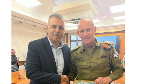מפגש מפקד פיקוד העורף בכפר סבא עם ראש העיר רפי סער