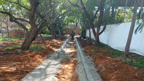עבודות פיתוח של החצר הלימודית קהילתית החדשה בבית הספר יצחק שדה