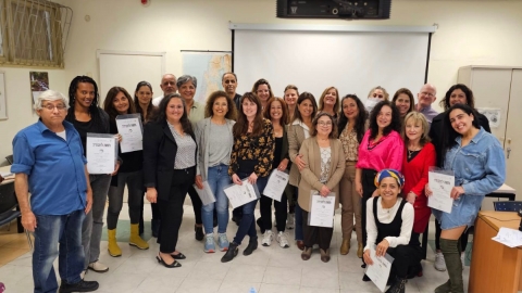 מסיימי קורס גישור בעיריית כפר סבא בתמונה קבוצתית