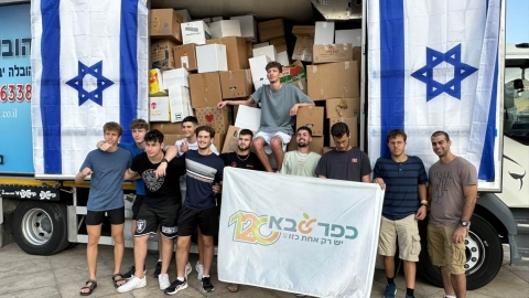 איסוף ואריזת מוצרים לחיילים אתמול בכפר סבא
