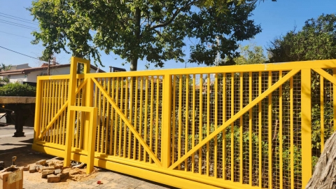השערים החשמליים החדשים שהותקנו במעטפת העיר כפר סבא