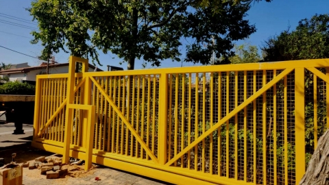 השערים החשמליים החדשים שהותקנו במעטפת העיר כפר סבא