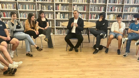 מפגש ראש העיר כפר סבא עם תלמידי תיכון בעיר
