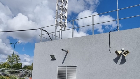 צופר האזעקה החדש שהותקן באזור התעשייה קדמת השלום בכפר סבא