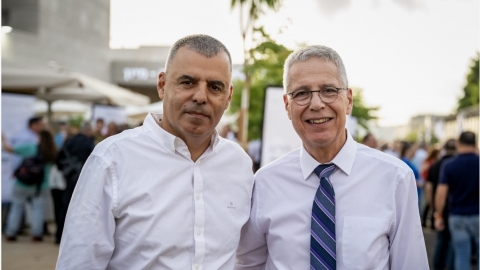 ראש העיר רפי סער ומנהל בית החולים מאיר דוקטור ירון מושקט