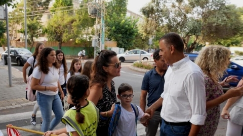 תלמידים בפתיחת שנת הלימודים תשפד בכפר סבא