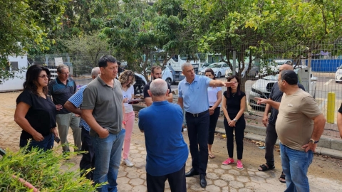 ראש העיר רפי סער בסיור שיפוצי קיץ בבית הספר ברנר 
