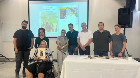 חלוקת אלבומי הנצחה למשפחות שכולות- משפחת ביבי.jpeg