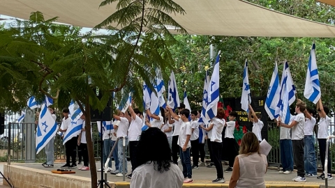 מציינים את השבעה באוקטובר בבתי הספר בכפר סבא