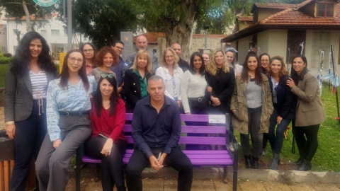 מיזם הספסל הסגול בכפר סבא במסגרת יום המאבק באלימות נגד נשים