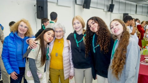 הדלקת נרות עם מועצת הנוער העירונית ושורדי שואה בכפר סבא