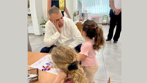 ראש העיר כפר סבא בביקור בגן ילדים בעיר