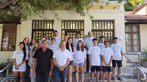 חברות וחברי המשלחת עם ראש העיר וסגנו. צילום: עיריית כפר סבא