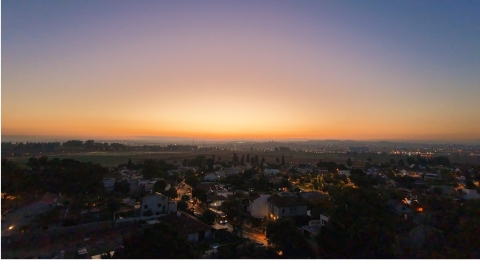 פותחים שנה עם הזריחה בבית הספר הדמוקרטי