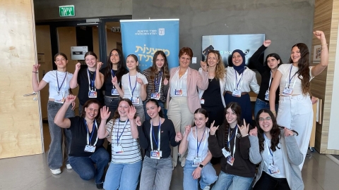מעבדות וכיתות חדשות בתיכונים, מרכז שוורץ רייסמן למדעים, תלמידי תיכונים מצטיינים